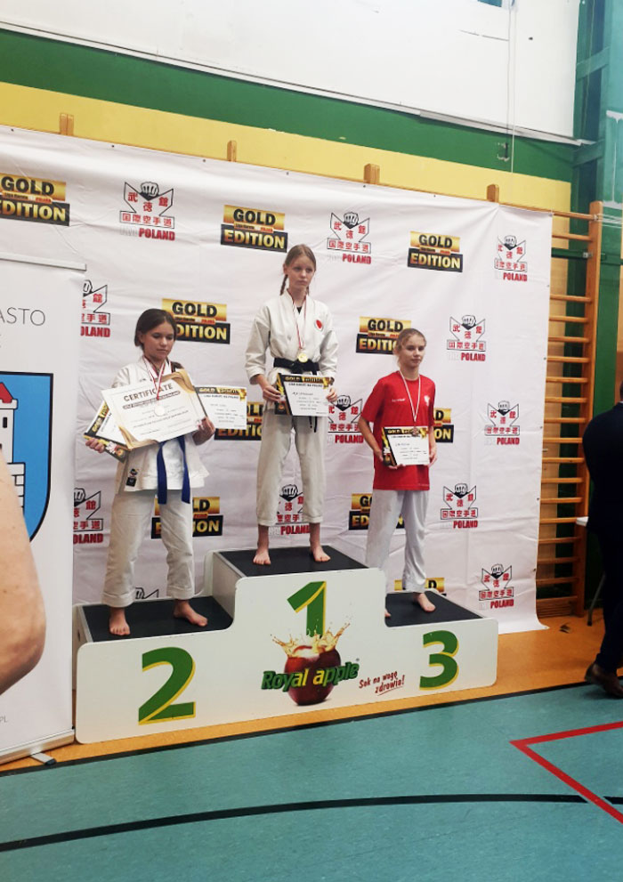 Zawodniczka Klubu Karate Shotokan Kielce na podium 