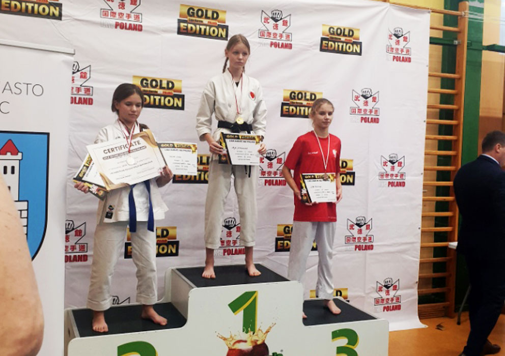 Zawodniczka Klubu Karate Shotokan Kielce na podium 