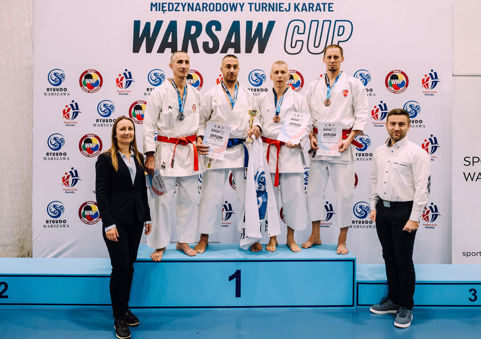 Zawodnik Klubu Karate Shotokan Kielce na podium